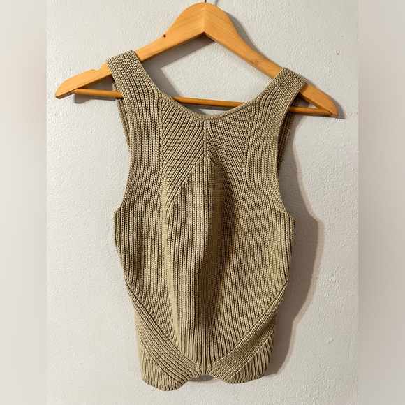 Express Knitted Tank Top - Picture 3 of 4